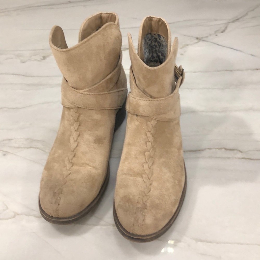 Billabong suede booties